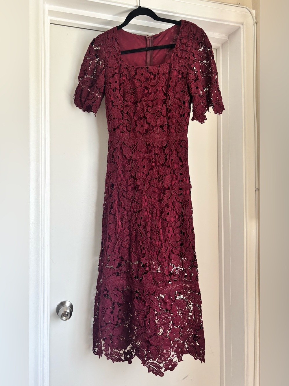 Scalloped Lace Midi Dress in Burgundy